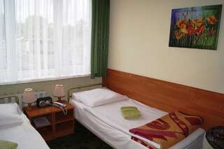Отель HOTEL ODR Сулехув Двухместный номер с 2 отдельными кроватями-1