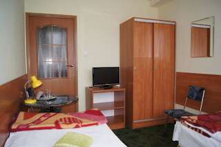 Отель HOTEL ODR Сулехув Двухместный номер с 2 отдельными кроватями-1