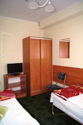 Отель HOTEL ODR Сулехув Двухместный номер с 2 отдельными кроватями-5